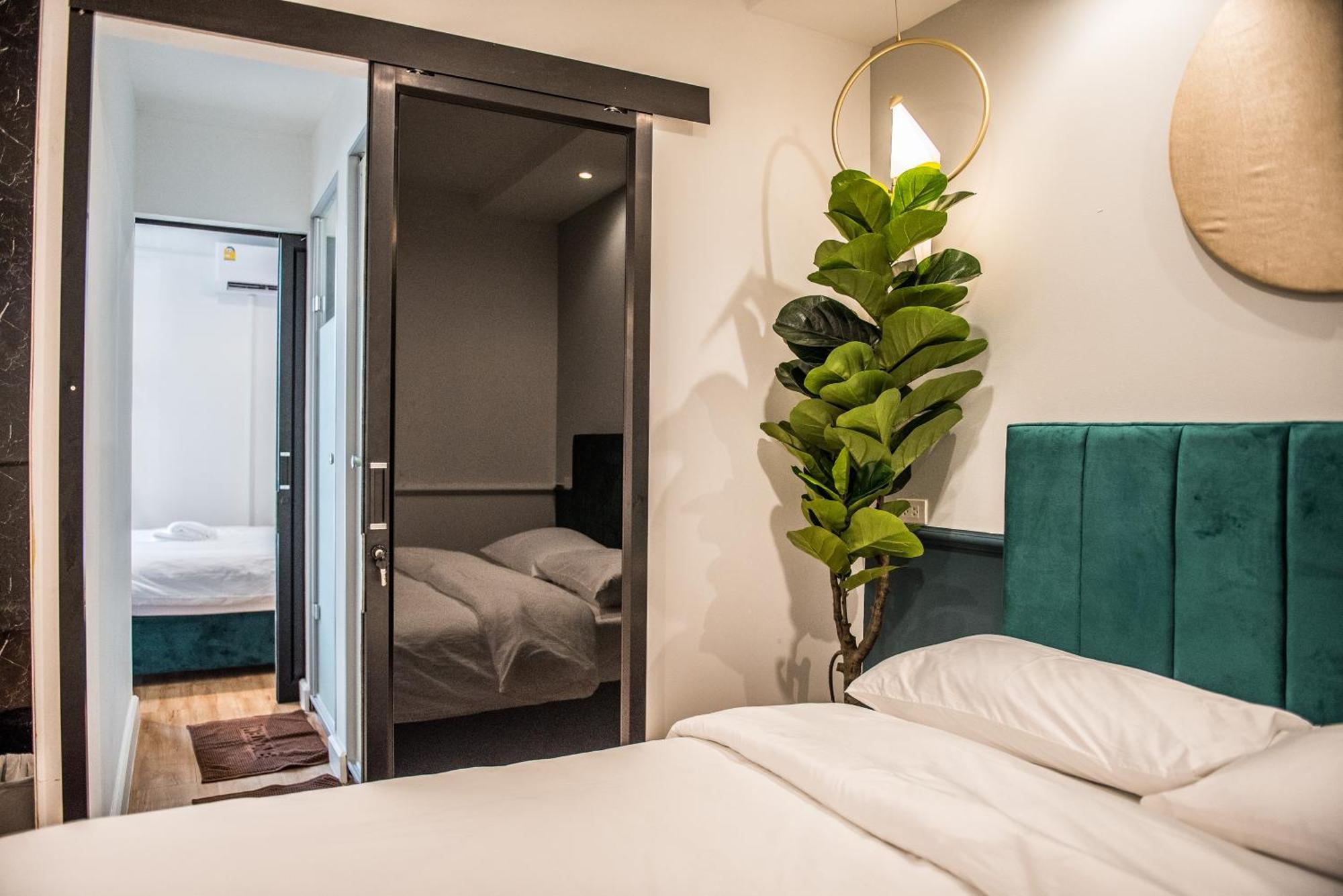 Theme Boutique Hotel Bangkok Makkasan Room photo