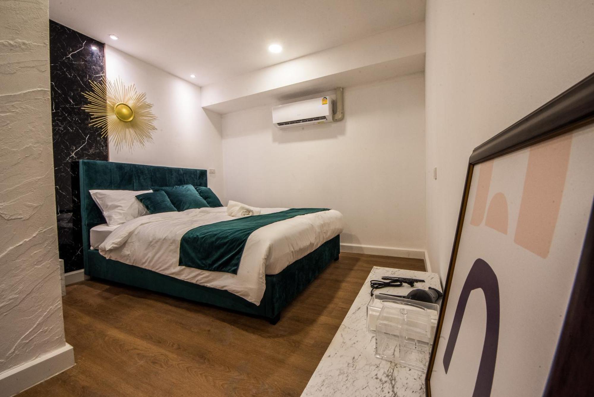 Theme Boutique Hotel Bangkok Makkasan Room photo