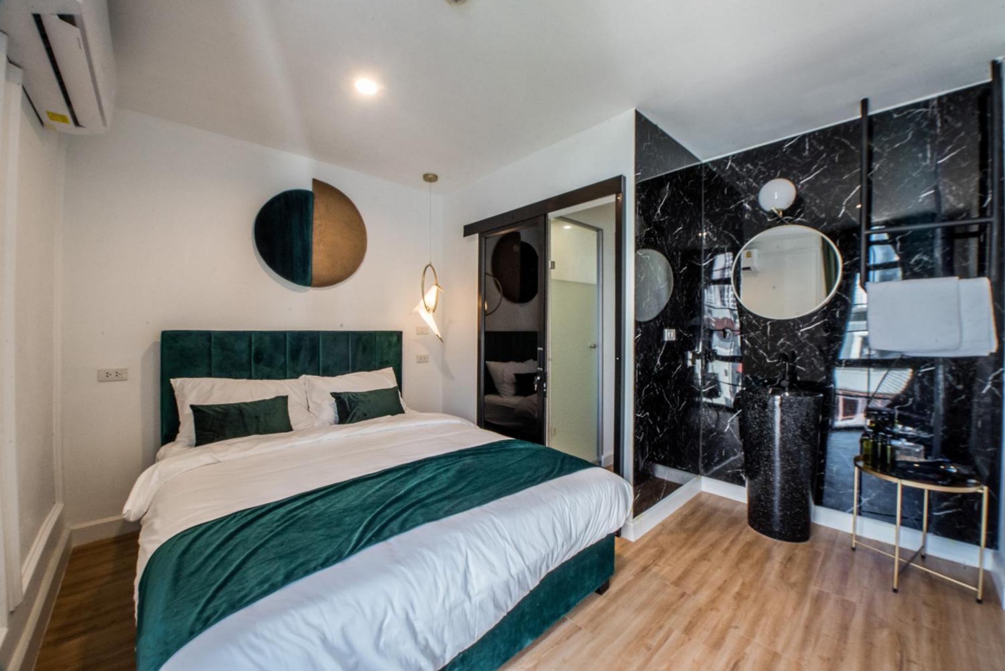 Theme Boutique Hotel Bangkok Makkasan Room photo