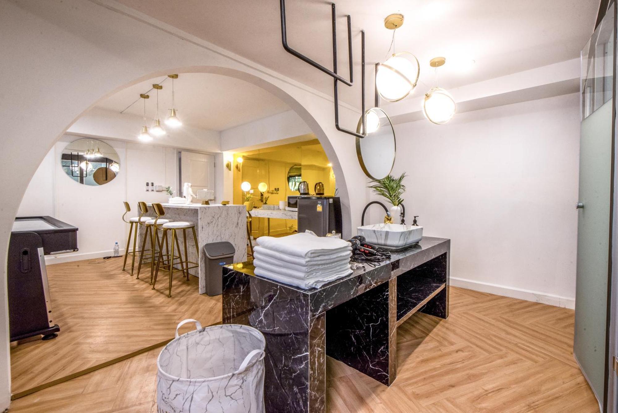 Theme Boutique Hotel Bangkok Makkasan Room photo